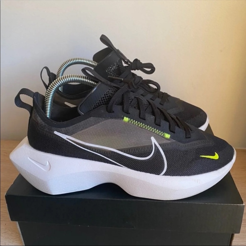 Nike Vista Lite- Sz 7 - Picture 2 of 8